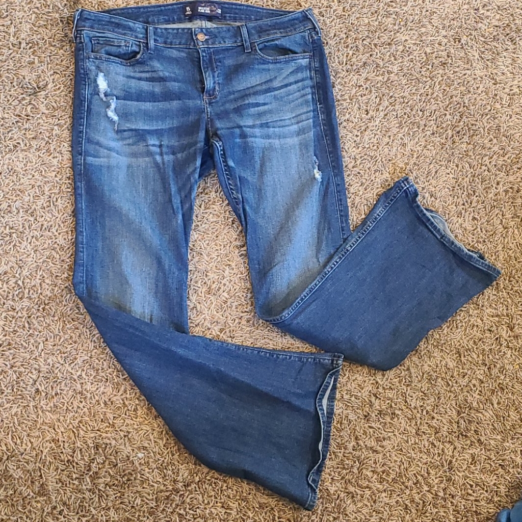 Hollister Distressed Are Jeans 15r